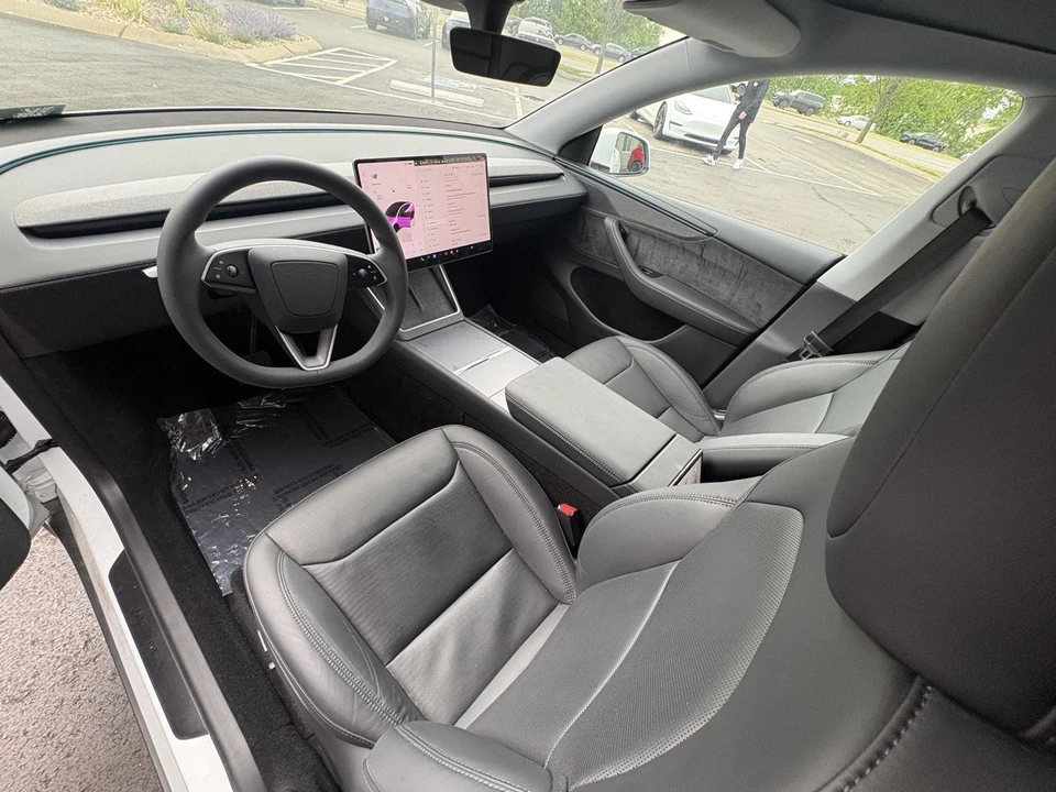 2026 Tesla Model Y - Image 16 of 18