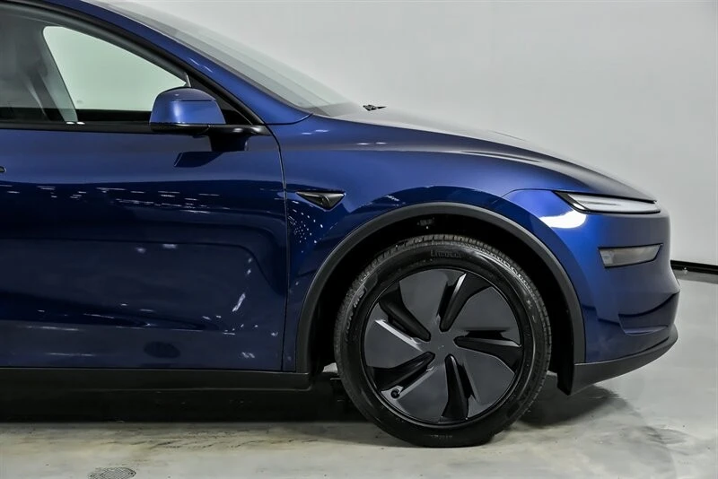 2026 Tesla Model Y - Image 15 of 21