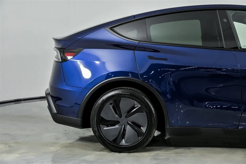 2026 Tesla Model Y - Image 13 of 21