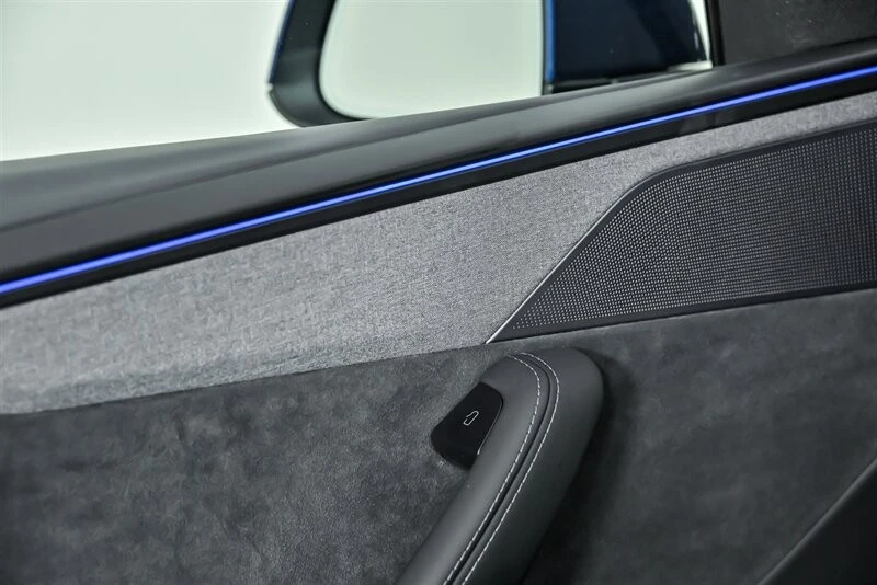 2026 Tesla Model Y - Image 19 of 21