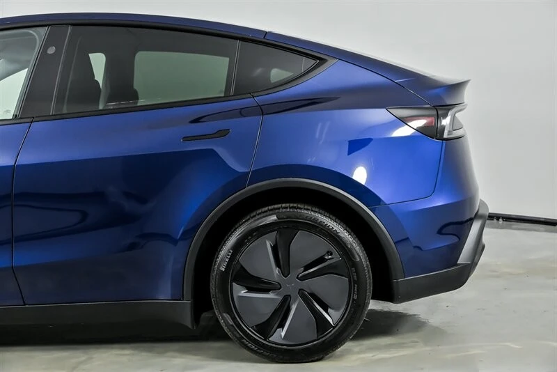 2026 Tesla Model Y - Image 9 of 21