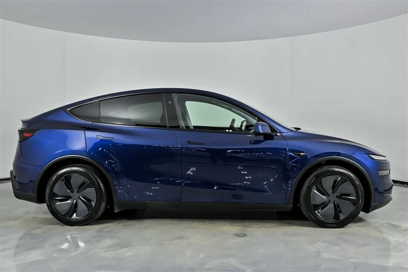 2026 Tesla Model Y - Image 14 of 21