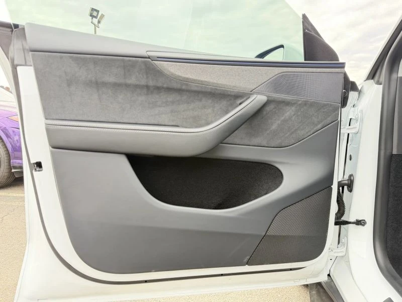 2026 Tesla Model Y - Image 9 of 12
