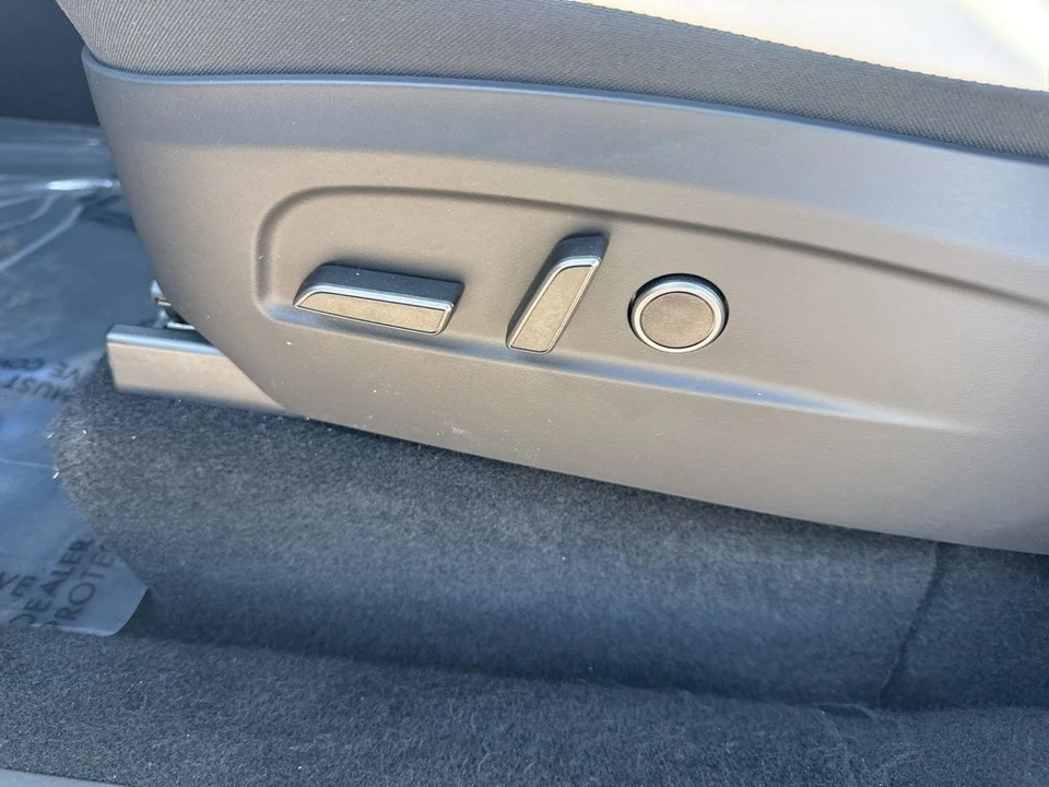 2026 Tesla Model Y - Image 10 of 21