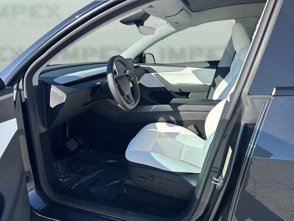 2026 Tesla Model Y - Image 9 of 21
