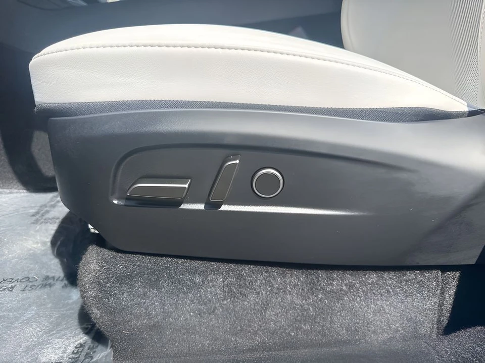 2026 Tesla Model Y - Image 12 of 31