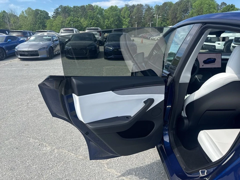 2026 Tesla Model Y - Image 30 of 31