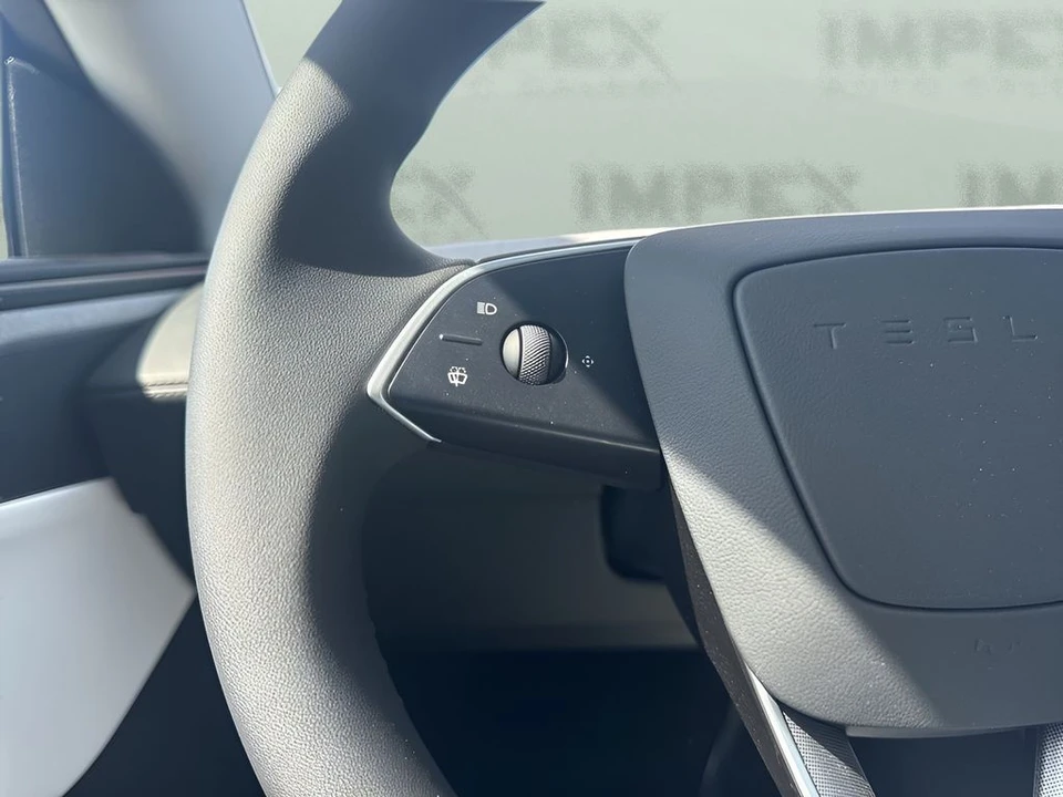 2026 Tesla Model Y - Image 16 of 31