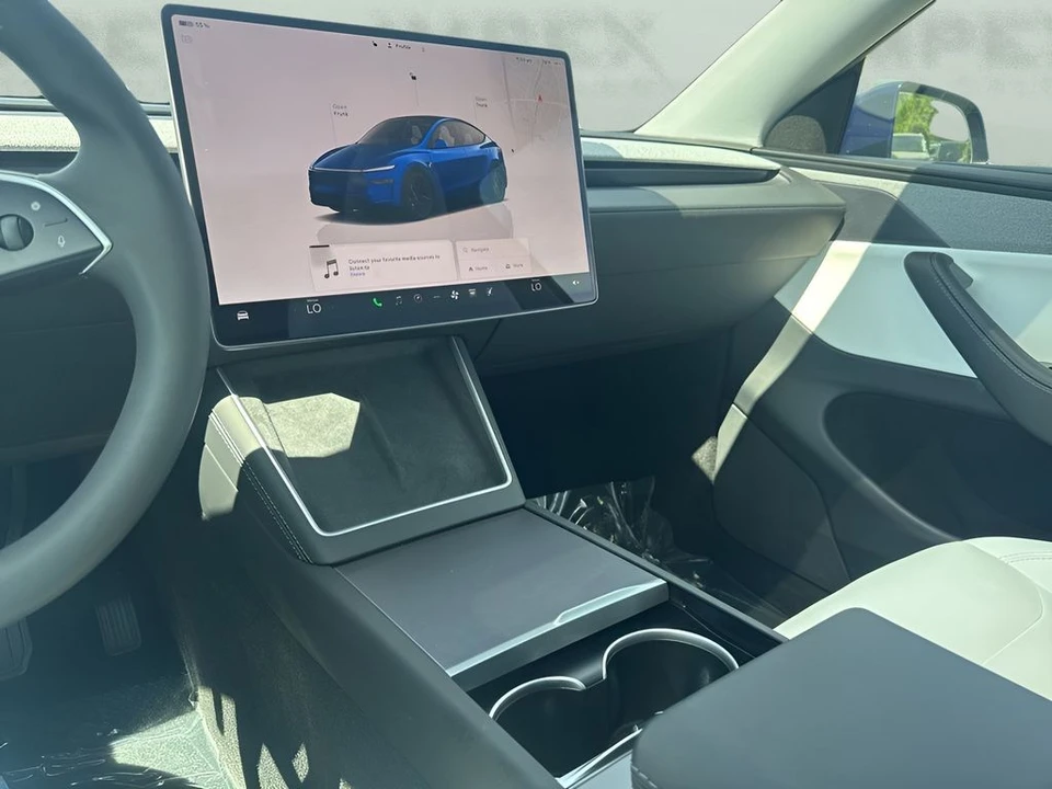 2026 Tesla Model Y - Image 18 of 31