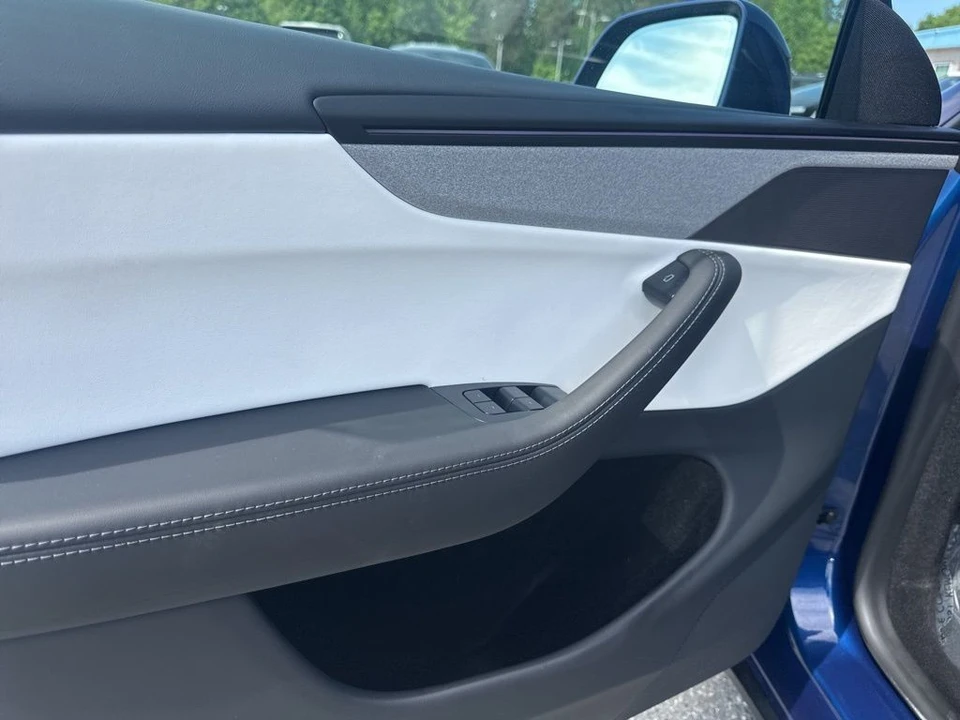 2026 Tesla Model Y - Image 29 of 31