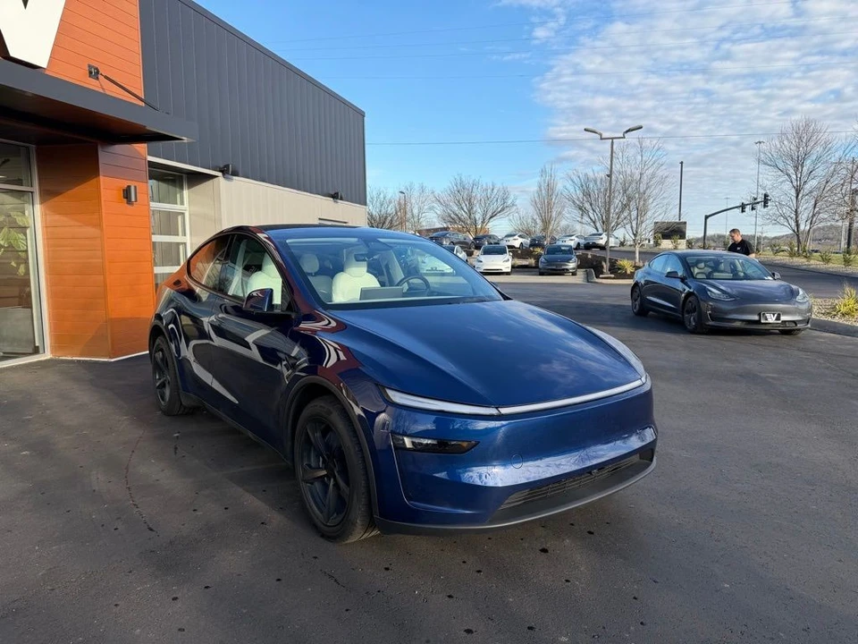 2026 Tesla Model Y - Image 3 of 15