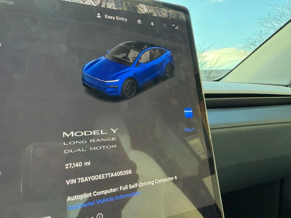 2026 Tesla Model Y - Image 15 of 15