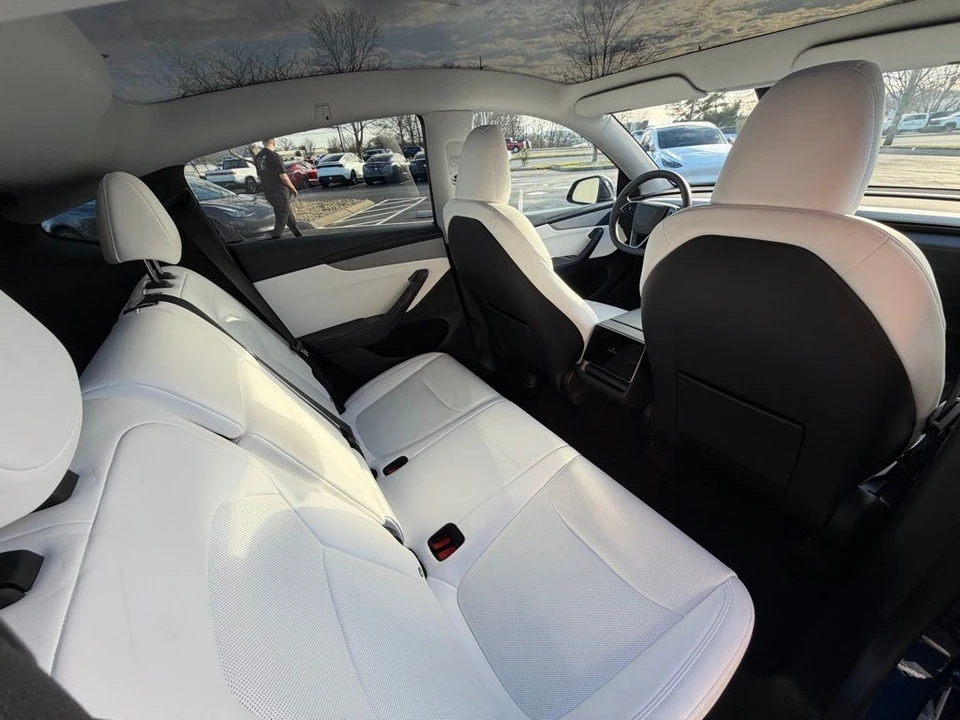 2026 Tesla Model Y - Image 14 of 15