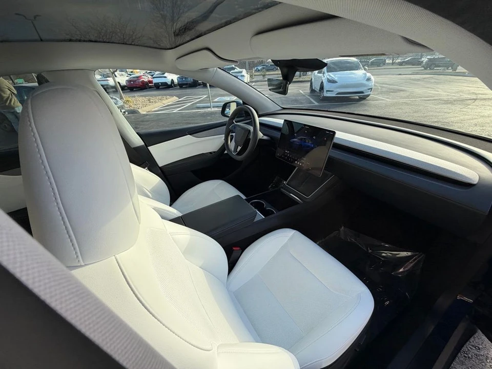 2026 Tesla Model Y - Image 12 of 15