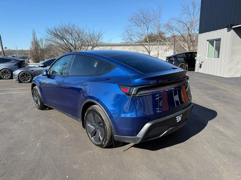2026 Tesla Model Y - Image 7 of 23