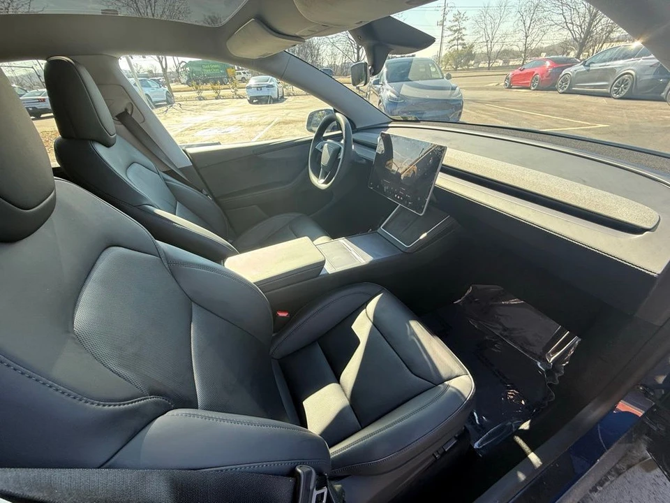2026 Tesla Model Y - Image 19 of 21