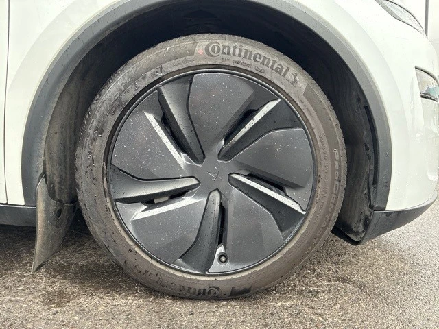 2026 Tesla Model Y - Image 10 of 21