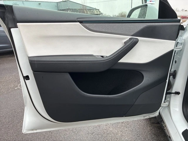 2026 Tesla Model Y - Image 11 of 21