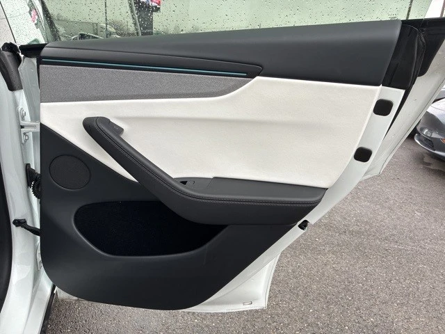 2026 Tesla Model Y - Image 18 of 21