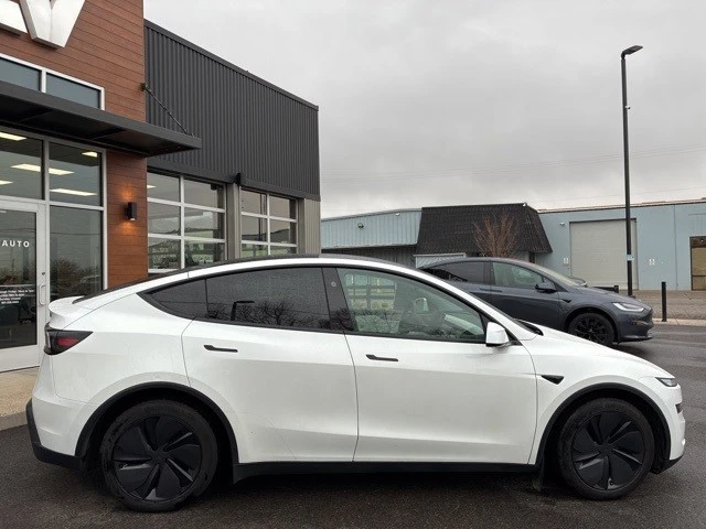2026 Tesla Model Y - Image 9 of 21