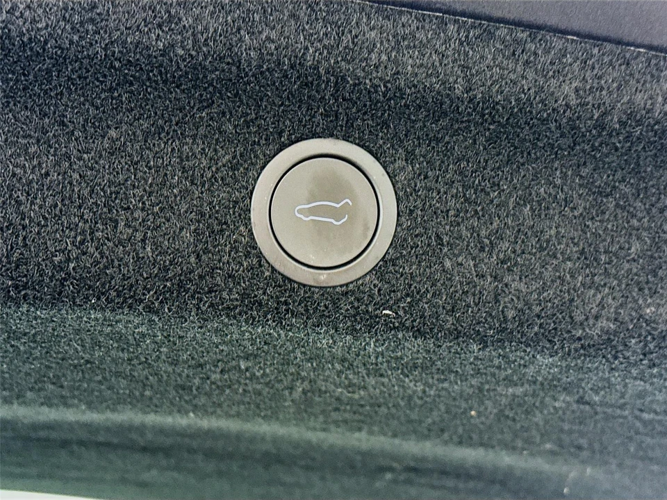 2026 Tesla Model Y - Image 15 of 21