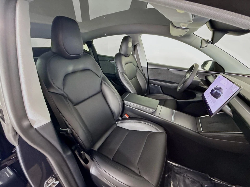 2026 Tesla Model Y - Image 17 of 21