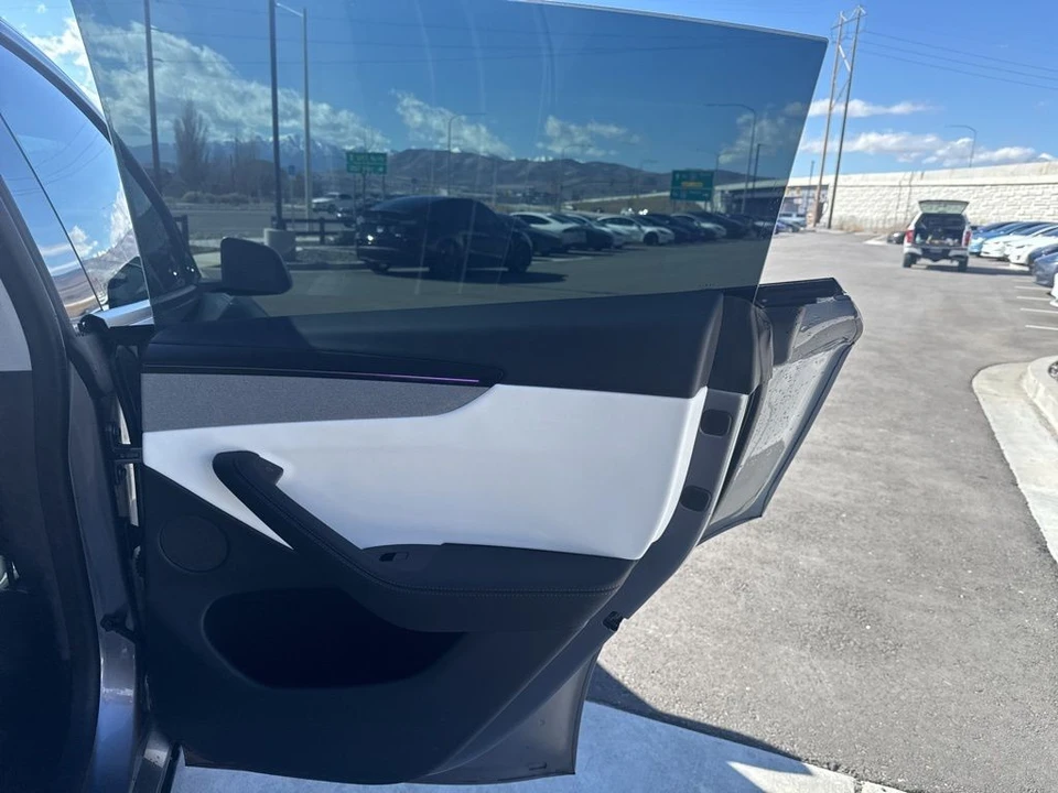 2026 Tesla Model Y - Image 18 of 21