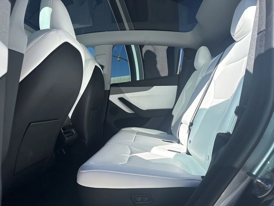 2026 Tesla Model Y - Image 16 of 21