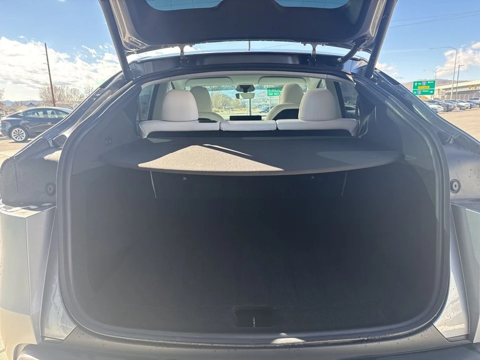 2026 Tesla Model Y - Image 17 of 21