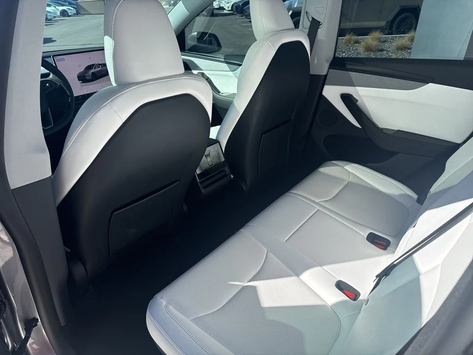 2026 Tesla Model Y - Image 15 of 21
