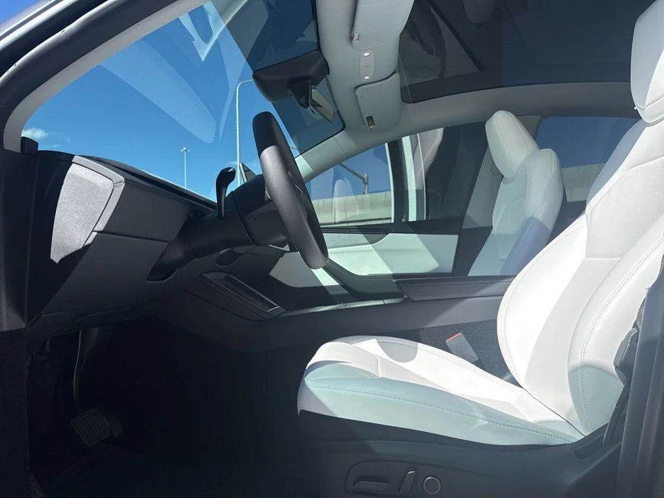 2026 Tesla Model Y - Image 13 of 21