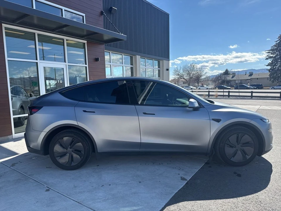 2026 Tesla Model Y - Image 9 of 21