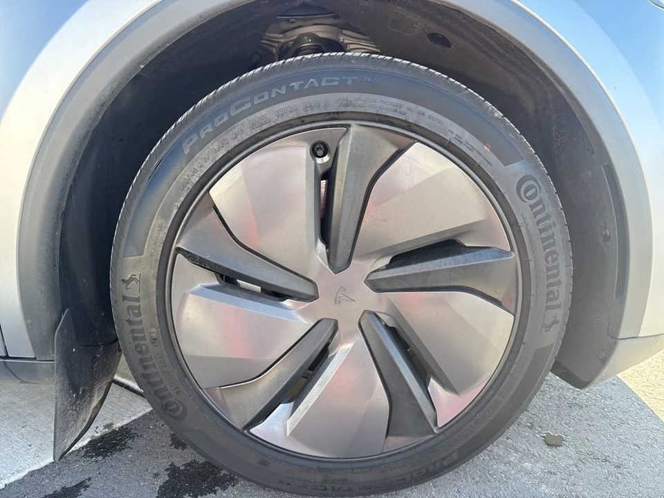 2026 Tesla Model Y - Image 10 of 21