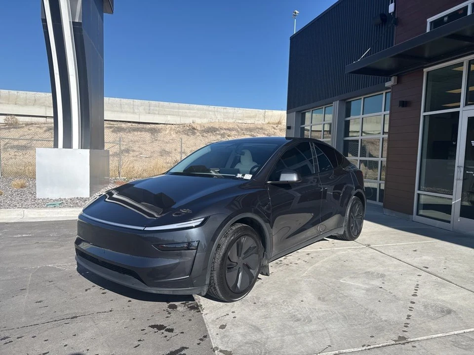 2026 Tesla Model Y - Image 4 of 21
