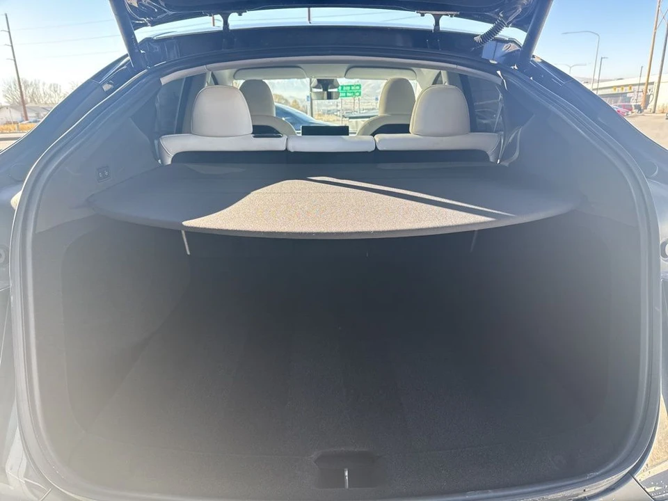 2026 Tesla Model Y - Image 17 of 21