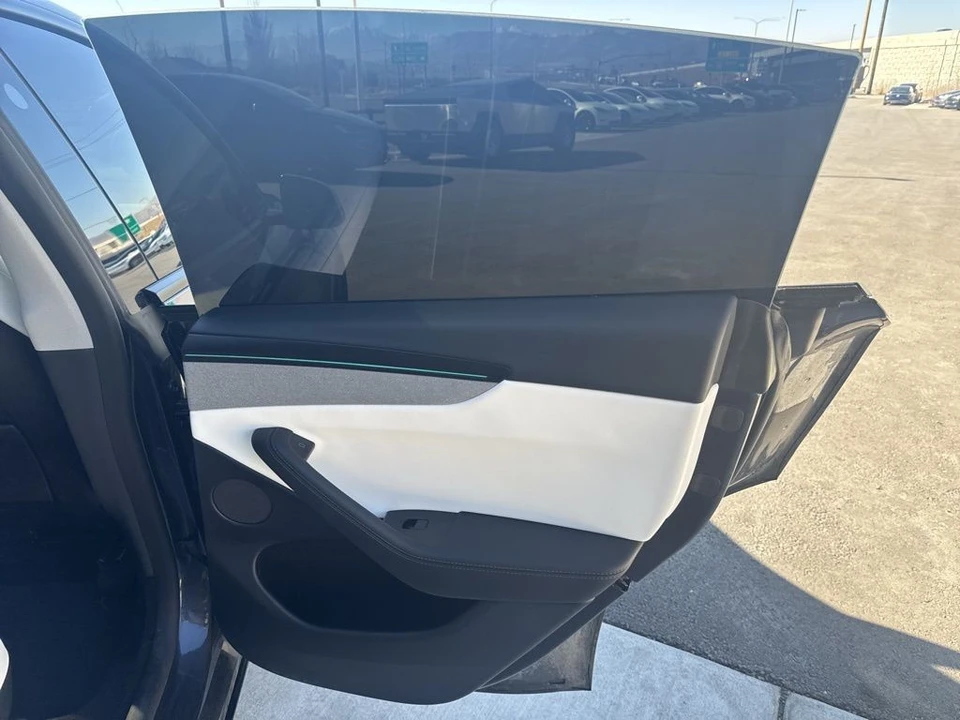 2026 Tesla Model Y - Image 18 of 21