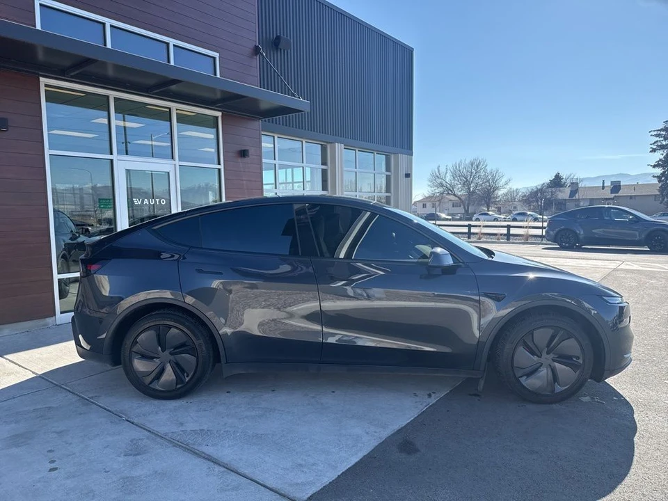 2026 Tesla Model Y - Image 9 of 21