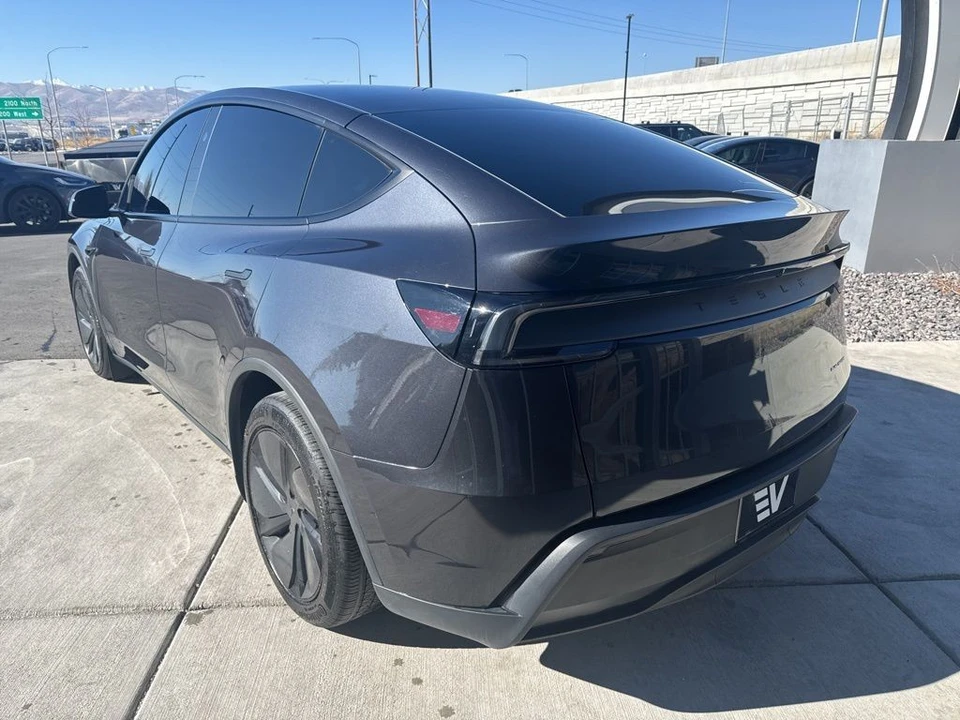 2026 Tesla Model Y - Image 6 of 21