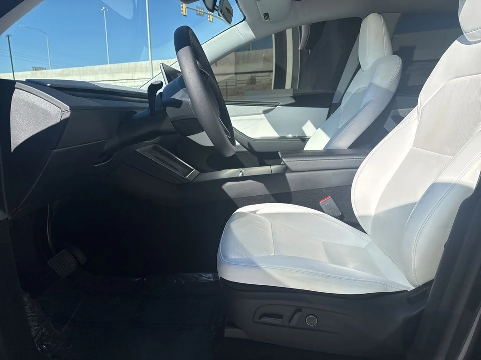 2026 Tesla Model Y - Image 13 of 21
