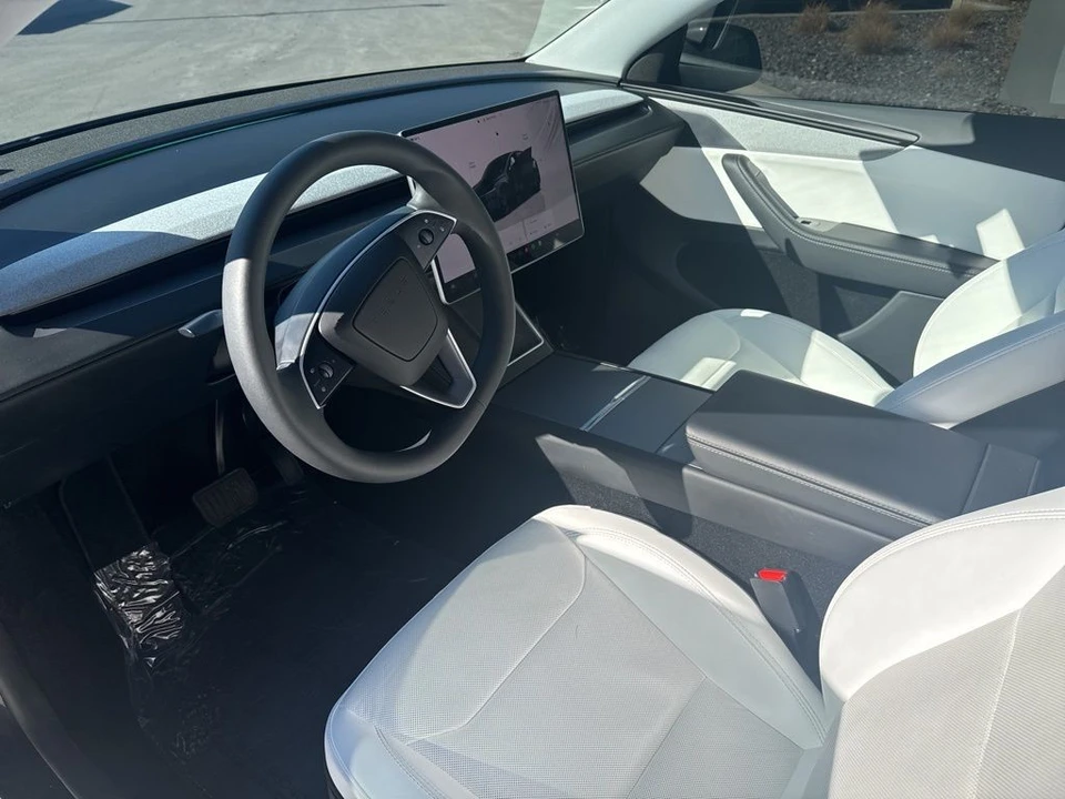 2026 Tesla Model Y - Image 12 of 21