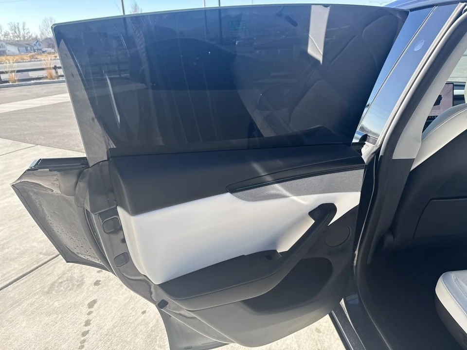 2026 Tesla Model Y - Image 14 of 21