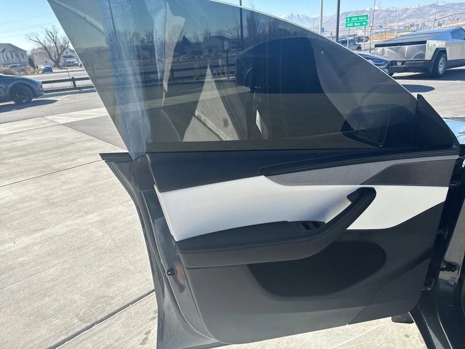 2026 Tesla Model Y - Image 11 of 21
