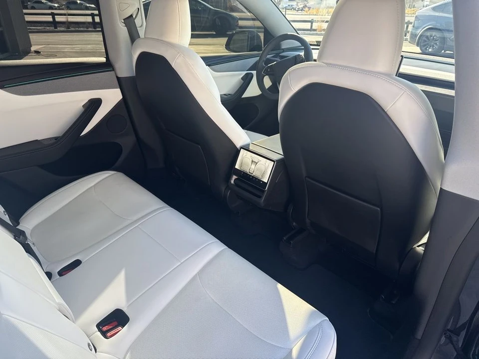 2026 Tesla Model Y - Image 19 of 21