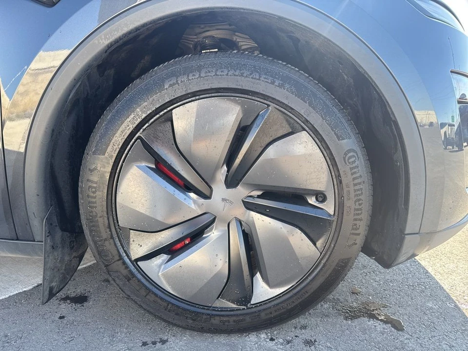 2026 Tesla Model Y - Image 10 of 21