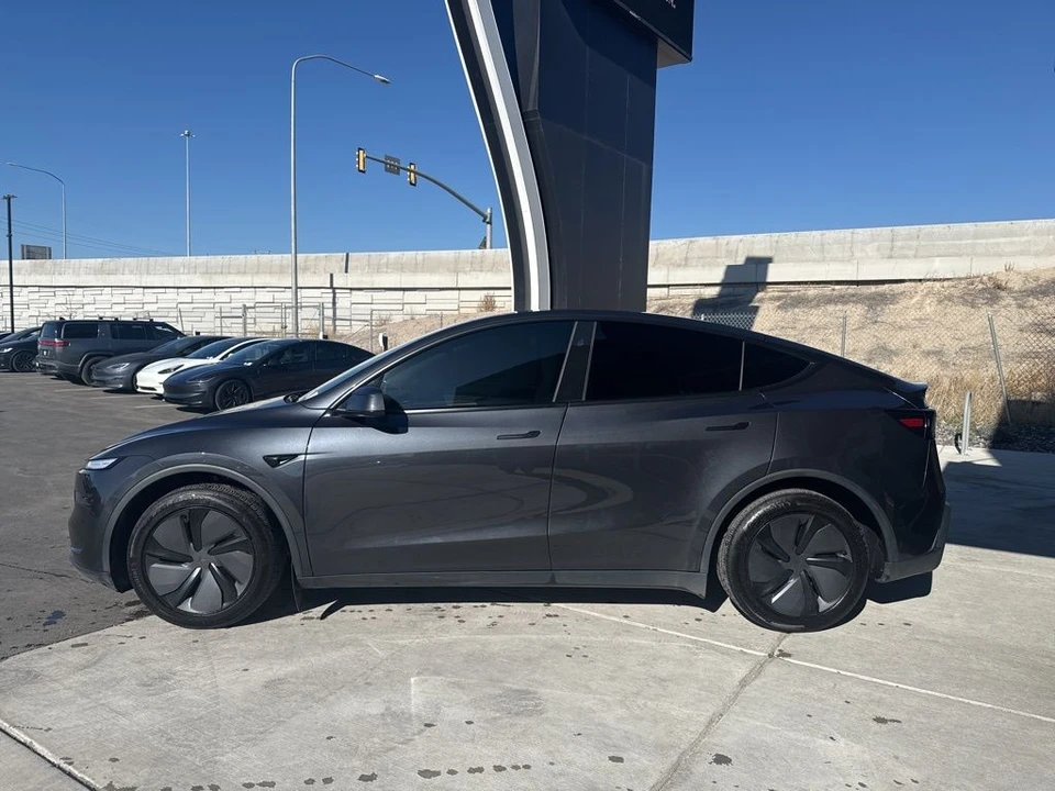 2026 Tesla Model Y - Image 5 of 21