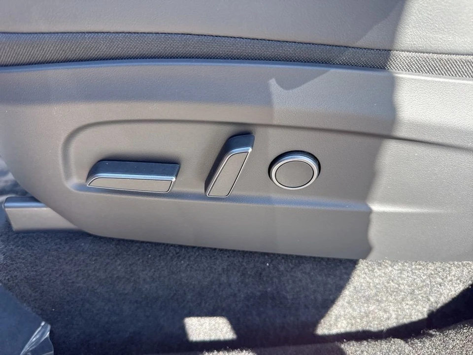 2026 Tesla Model Y - Image 10 of 21