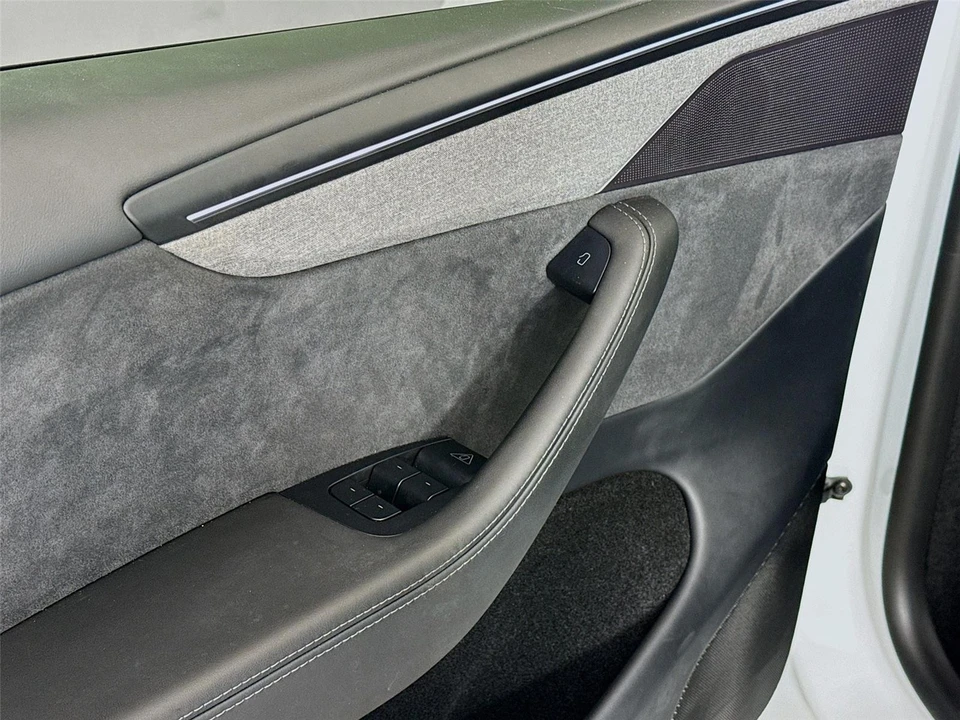 2026 Tesla Model Y - Image 12 of 14