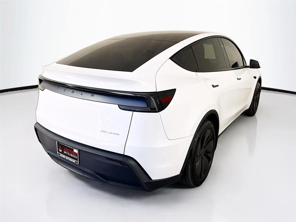 2026 Tesla Model Y - Image 7 of 14