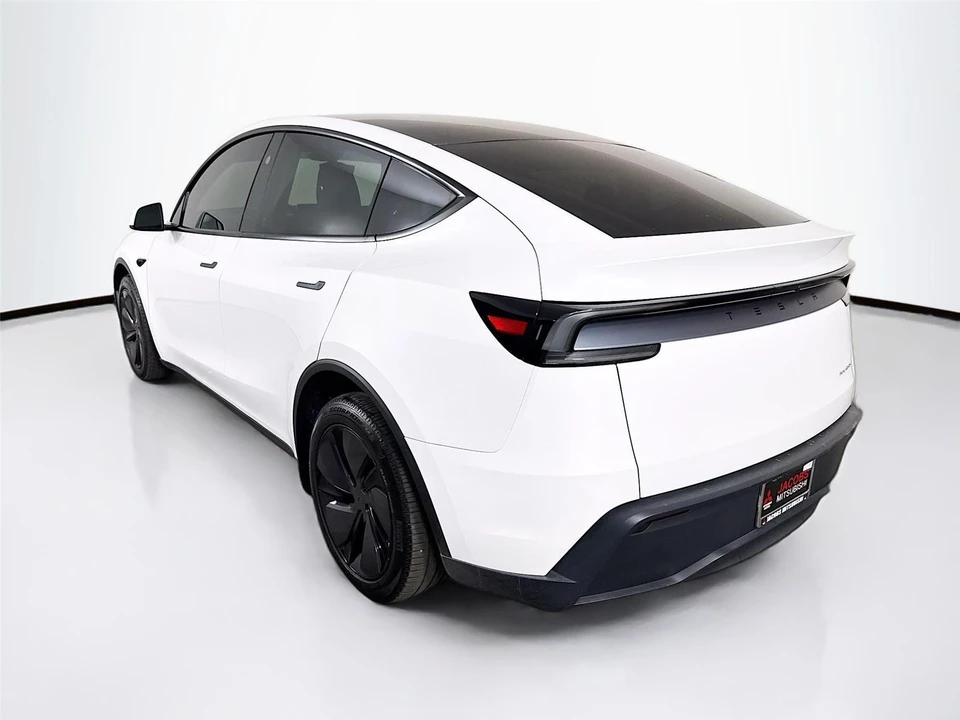2026 Tesla Model Y - Image 5 of 14