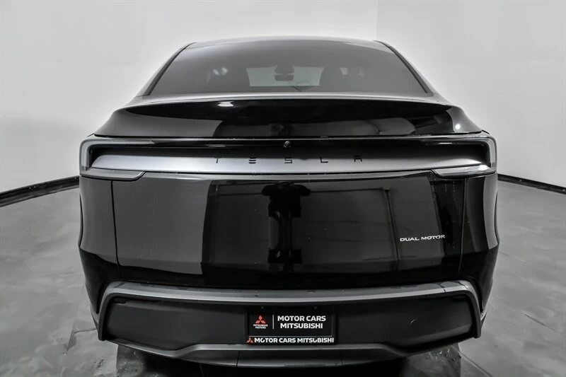 2026 Tesla Model Y - Image 9 of 21